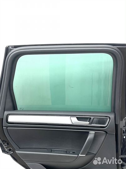 Стекло задняя левая Volkswagen Touareg 2016г