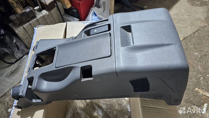 Центральный бордачек isuzu Bighorn