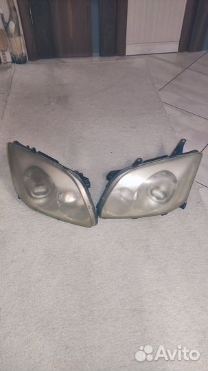 Фары передние toyota avensis