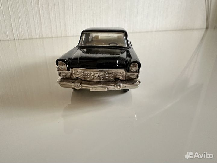 Модель автомобиля Чайка Газ 13
