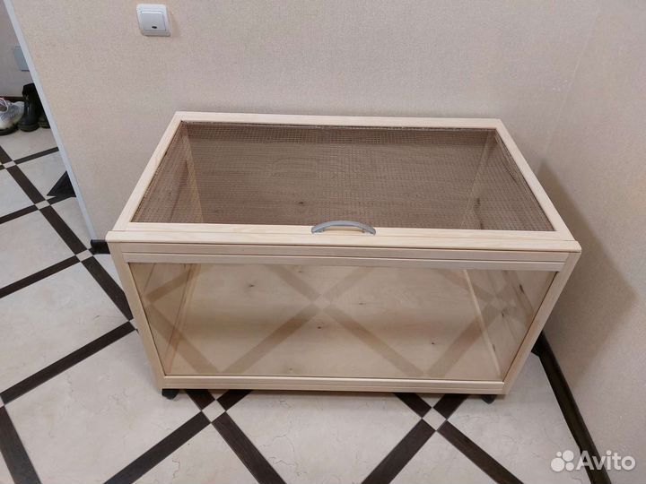 Витрина, клетка для животных