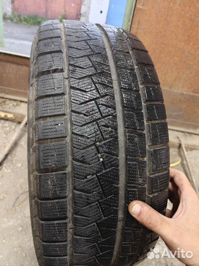 Pirelli Ice Asimmetrico 215/60 R16