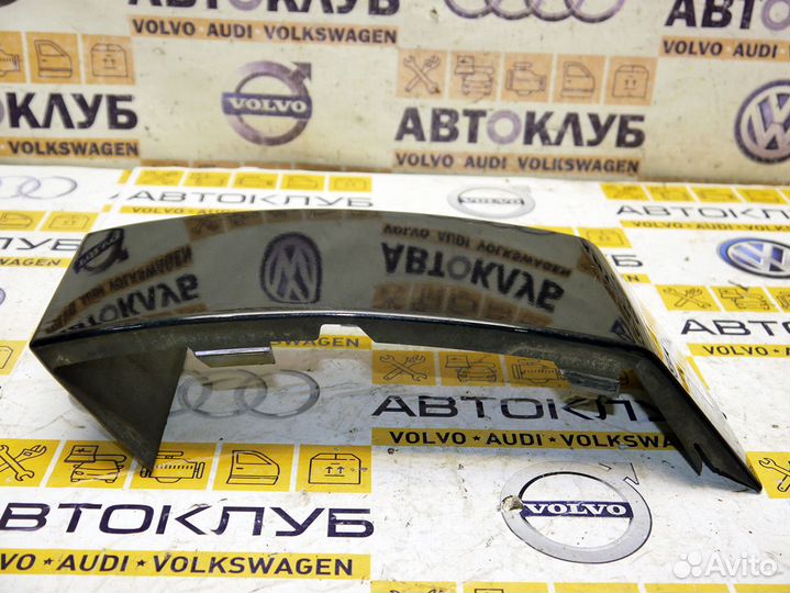 Накладка под задний фанарь правый Вольво XC90