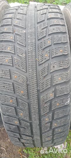 Kumho I'Zen KW22 215/60 R32 99T