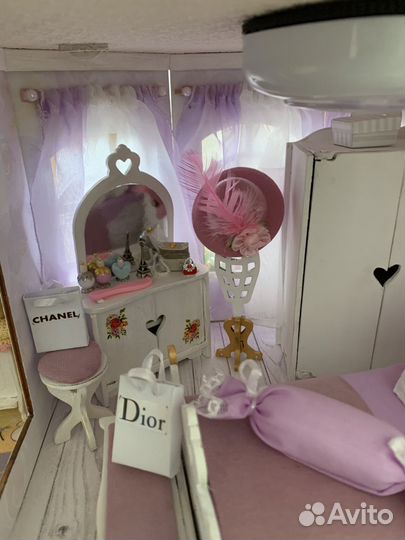 Продам Кукольный домик с мебелью