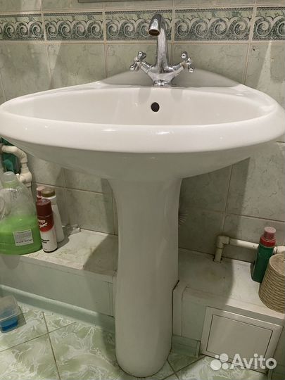 Раковина с краном