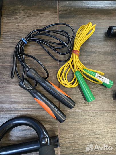 Спортивный инвентарь:турник, скамья, блины, грифы