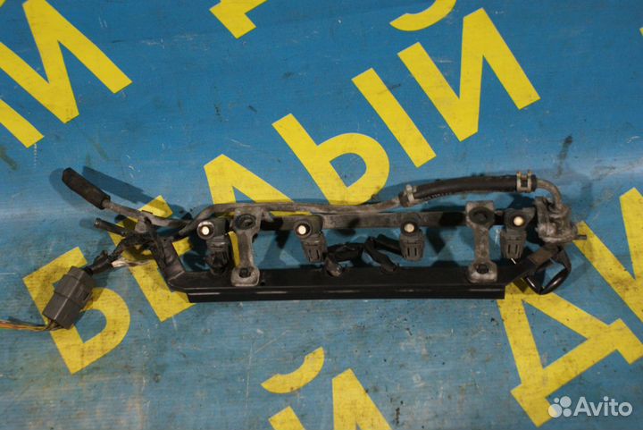 Топливная рампа форсунка Mazda 323F BA