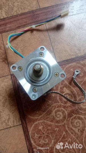 Шаговый двигатель minebea 3,5v, 1a