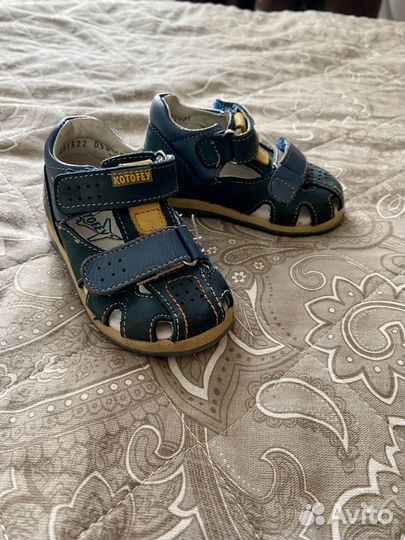 Продам детскую обувь