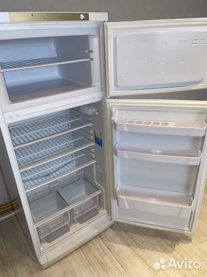 Холодильник indesit