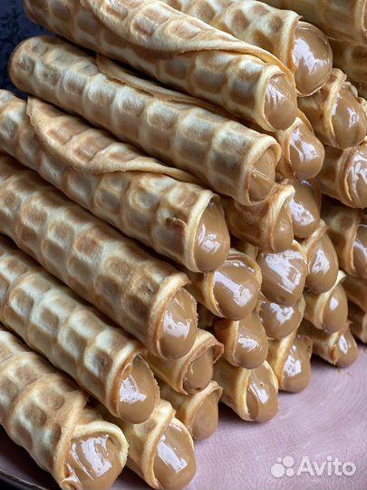 Трубочки вафельные со сгущенкой и орешки