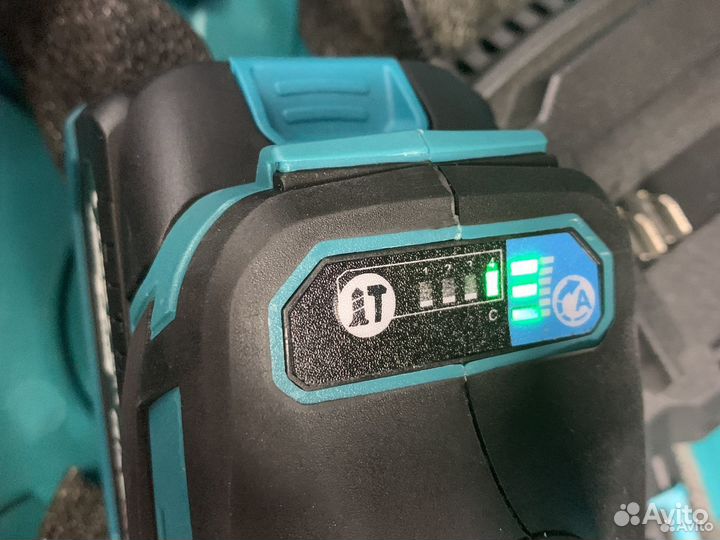 Гайковерт аккумуляторный makita 2000Нm. Новый