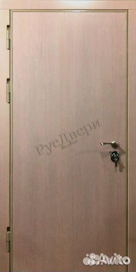 Входная дверь в квартиру с отделкой мдф и зеркалом