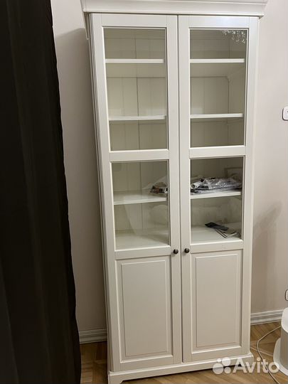 Книжный шкаф