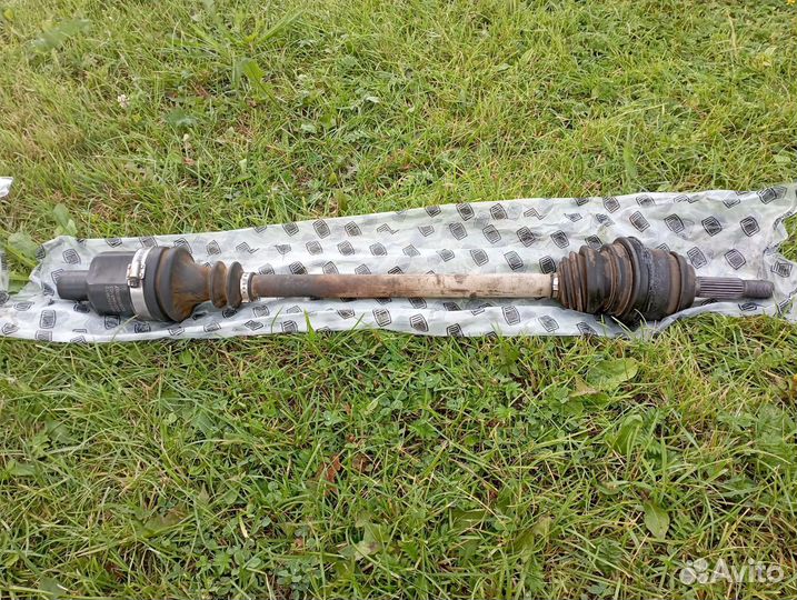 Привод правый в сборе на Рено Сандеро