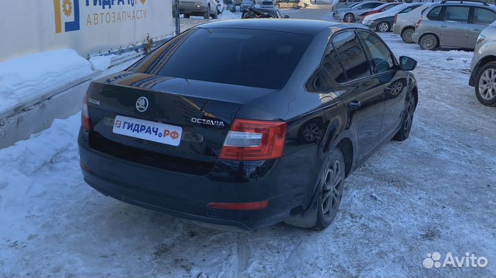 Трубка кондиционера Skoda Octavia (A7) 5Q0816721