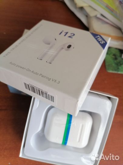 Беспроводные наушники белые