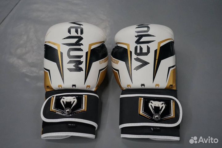 Боксерские перчатки 16oz venum