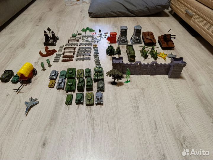 Солдатики и техника с заграждениями
