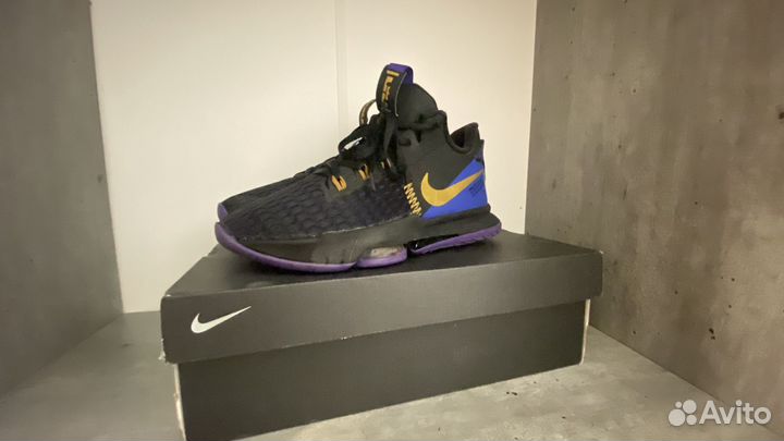 Nike lebron witness 5