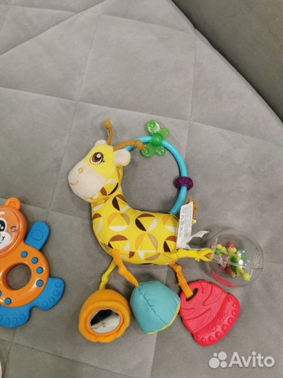 Развивающие игрушки подвески Chicco для малышей