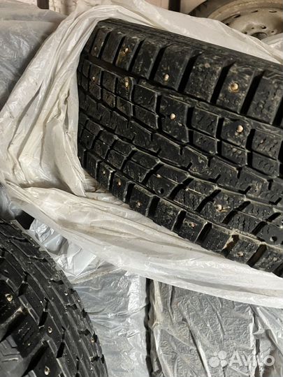 Dunlop SP Winter Ice 01 215/60 R17