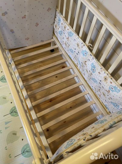 Детская кровать с матрасом и бортиками