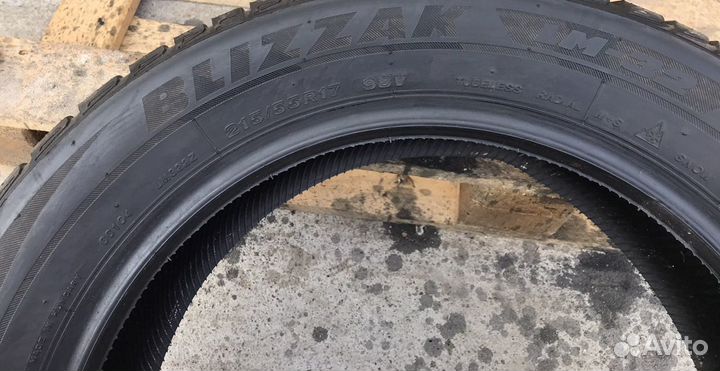 Bridgestone Blizzak LM-32 215/55 R17 98V