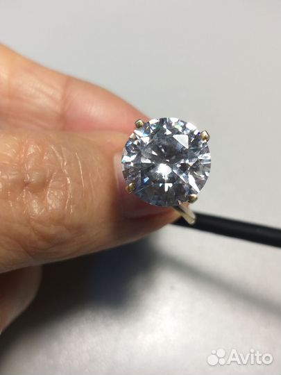 Серебряное кольцо с огромным фионитом