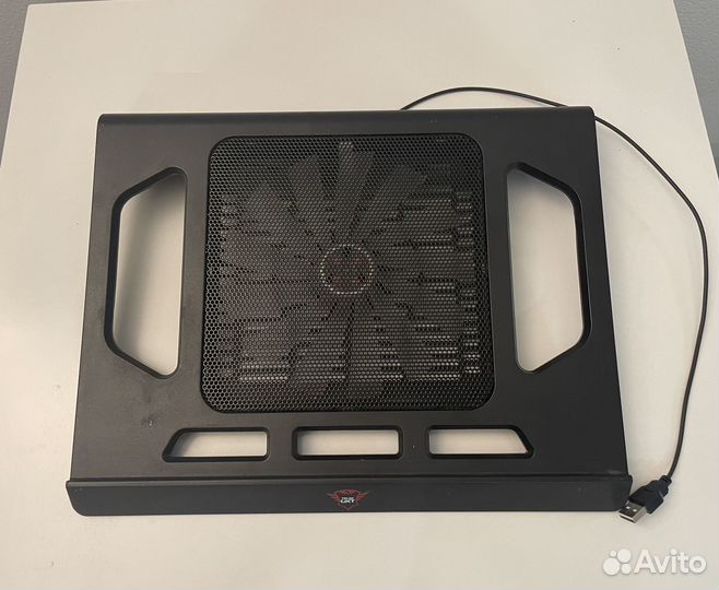 Подставка с охлаждением для ноутбука Trust GXT 220