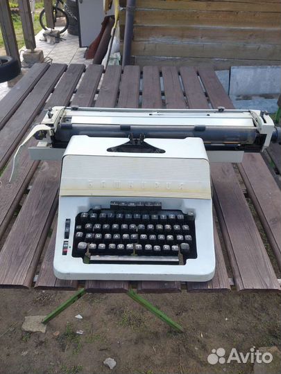Печатная пишущая машинка