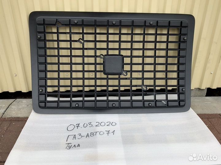 Решетка радиатора Volvo VNL 670-780 черная