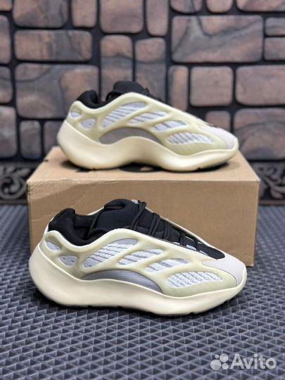 Adidas Yeezy Boost 700 v3