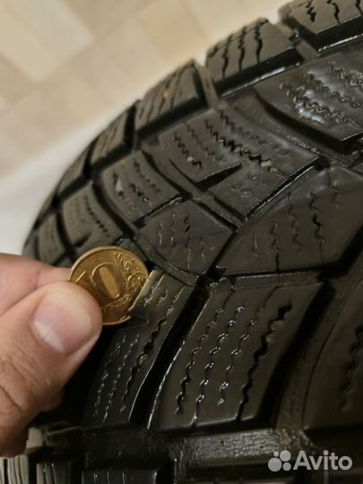 Goodyear UltraGrip Ice SUV 215/60 R17 96T