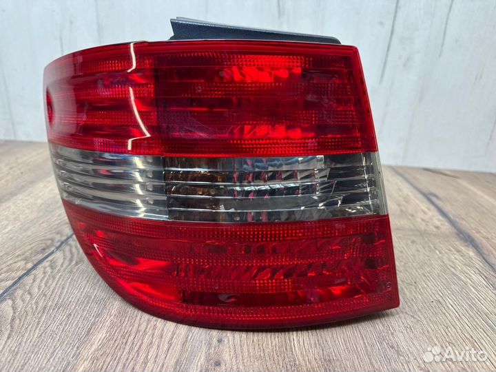 Фонарь задний левый Mercedes Benz B-Class W245