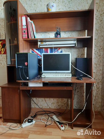 Компьютерный стол