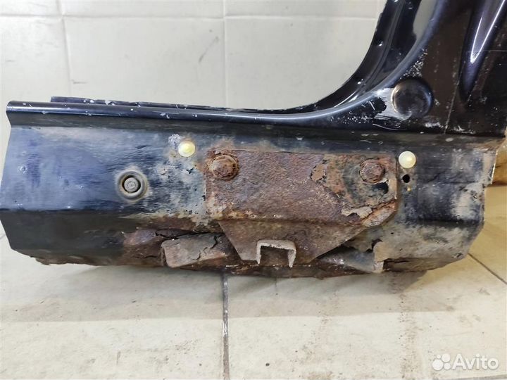 Угол порога задний левый Land Rover Discovery 4 2