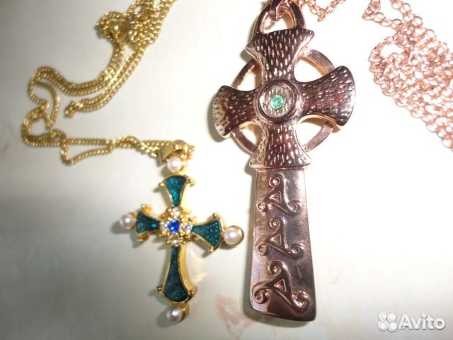 Брошки. Крестики. Бусы