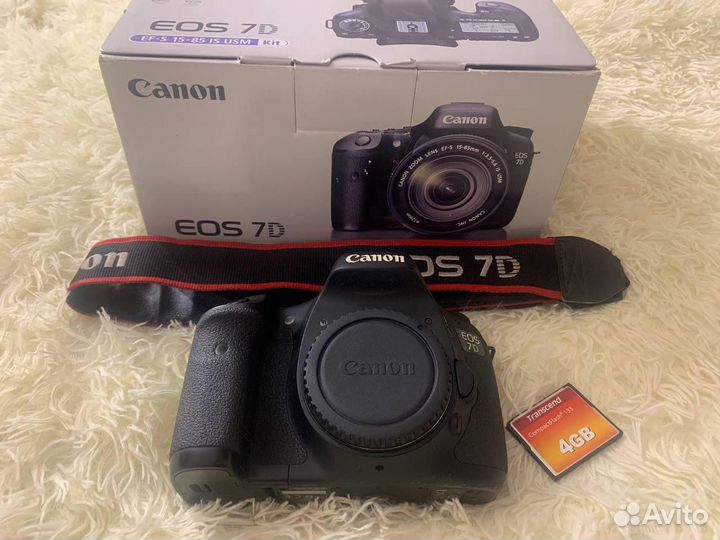 Зеркальный фотоаппарат Canon 7D