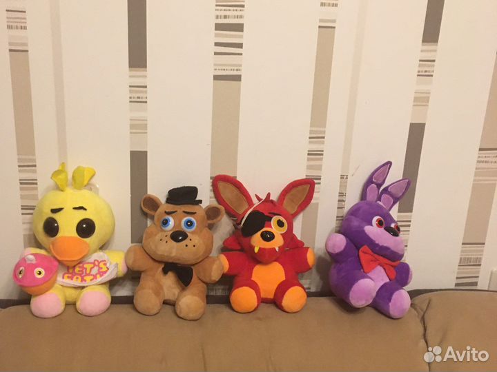 Игрушки персонажей игры фнаф (осталось 2 штуки)