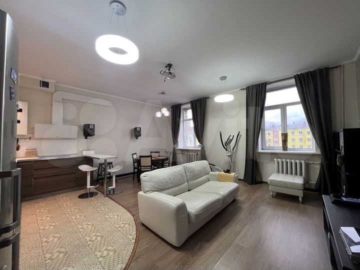 3-к. квартира, 92 м², 5/5 эт.