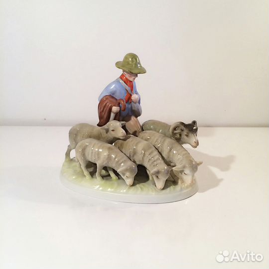 Статуэтка из форфора 