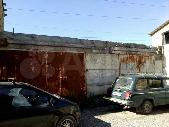 Гараж, > 30 м²