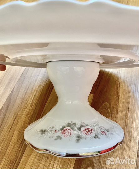 Тортовница на ножке Bernadotte Бледные розы