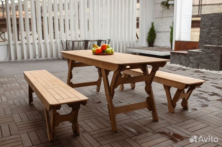 Стол и стулья