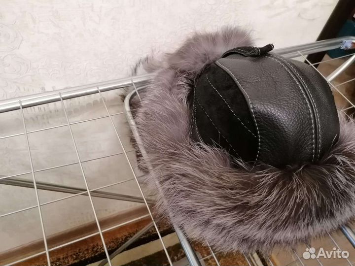 Шапка натуральный мех/кожа с хвостом енота