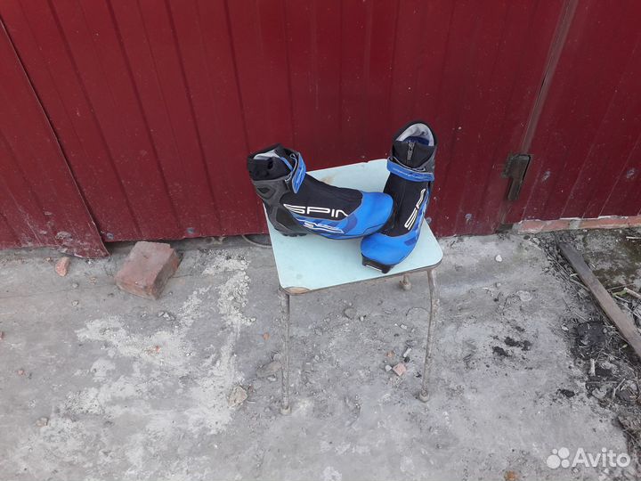 Лыжные ботинки