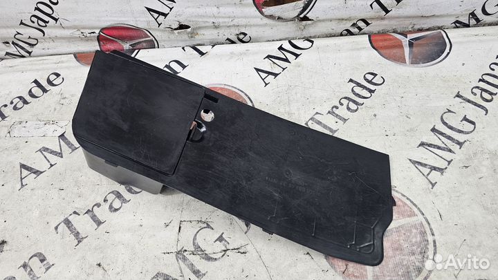Накладка багажника Mercedes-Benz W140