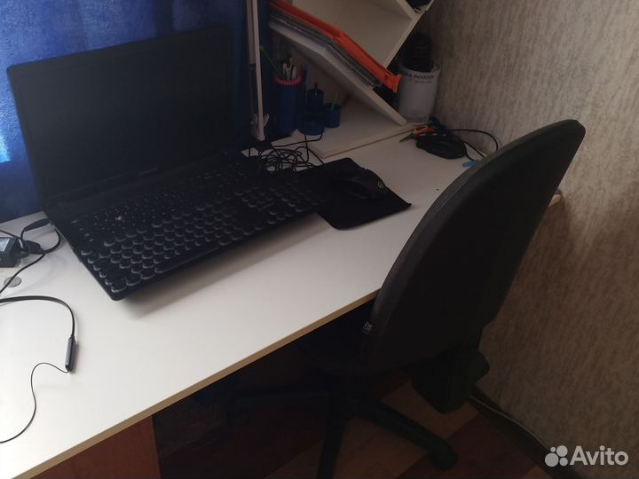 Письменный стол для школьника на двоих